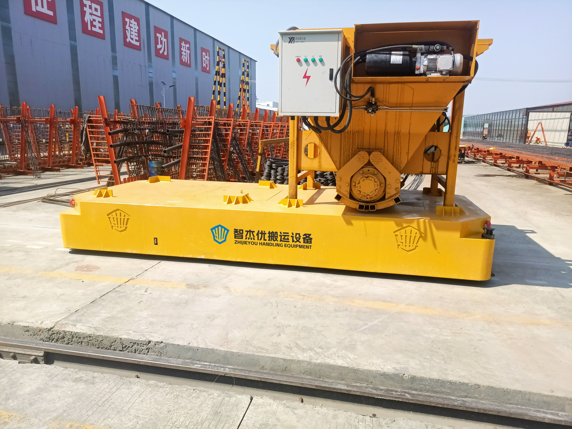 河北某大型機(jī)電制造企業(yè)定制AGV磁條導(dǎo)航搬運(yùn)車(chē)投入使用